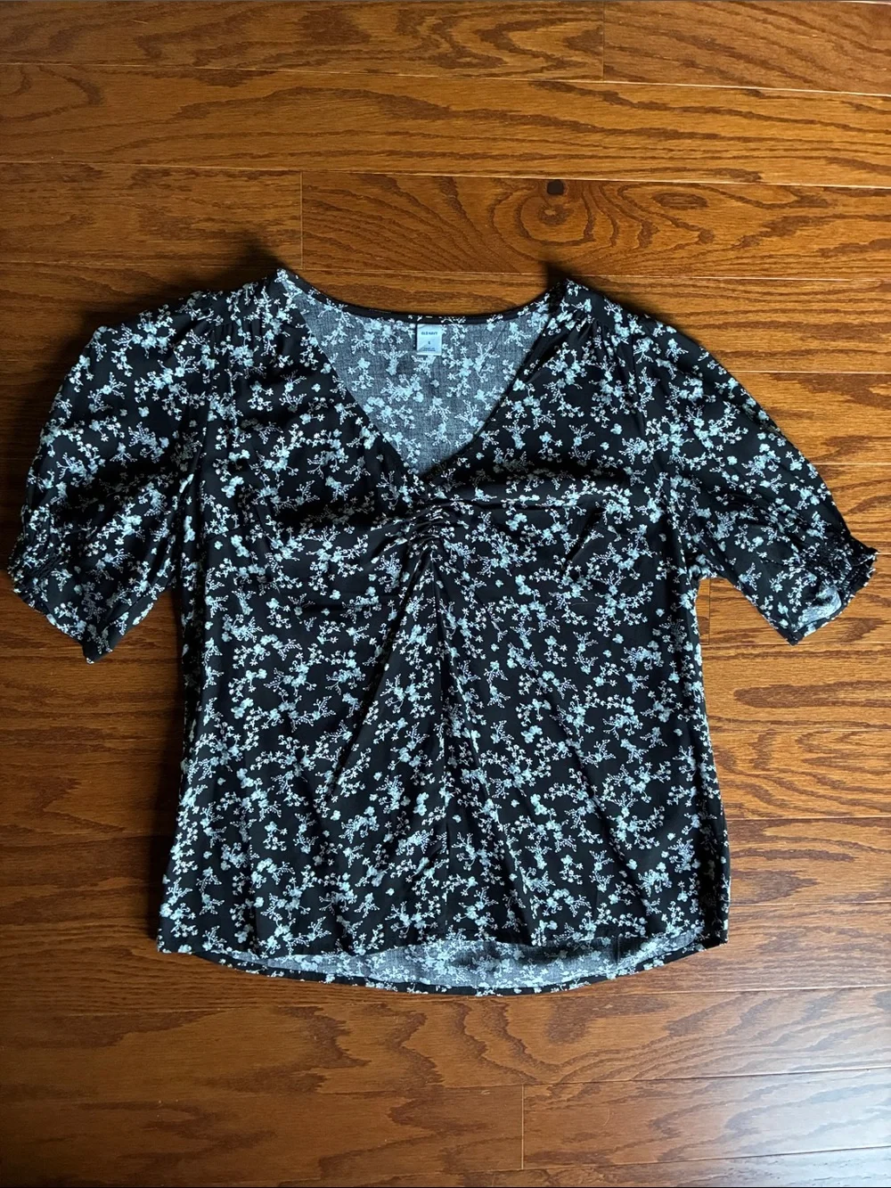 Old Navy Black Floral V-Neck Puff Sleeve Women's Blouse